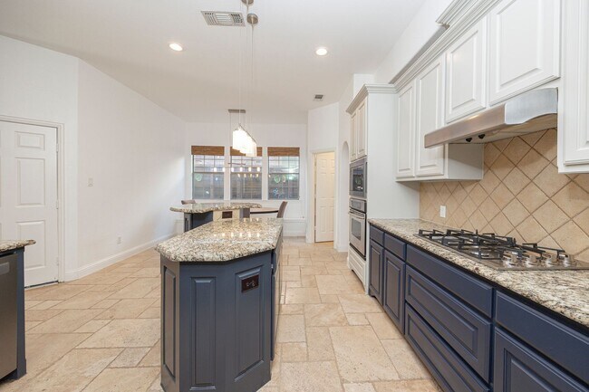 Building Photo - Spacious and beautifully designed with 5 bedrooms, 4 bath in a desirable location.