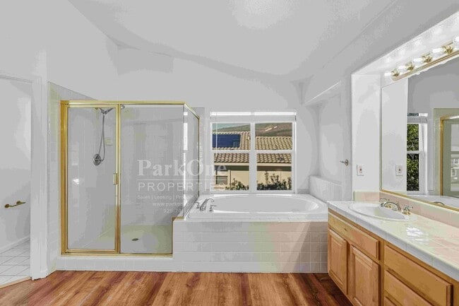 Building Photo - Beautiful Home in Peacock Creek