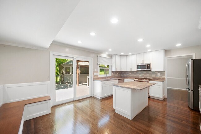 Building Photo - 310 Chesterfield Ln