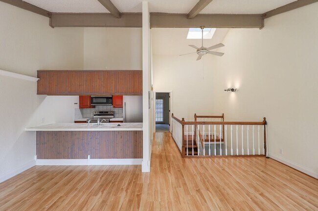 Building Photo - $1,655 / 2 Bed / 2 Bath / 1,150 sqft REMOD...