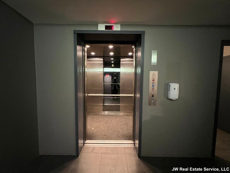 Building Photo - 42 Chauncy St