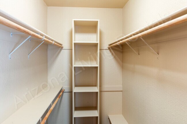 Building Photo - SPACIOUS CONDO WITH POOL