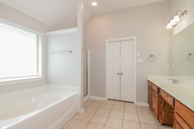 Building Photo - 1301 Maverick Ln