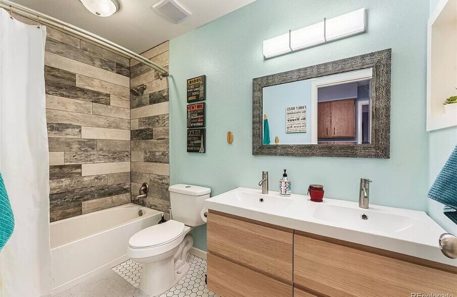 Building Photo - 4262 S Laredo Way