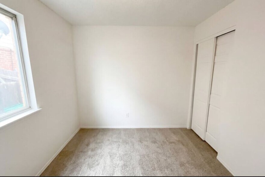 Building Photo - 12117 Monaco Dr