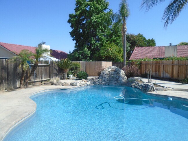 Building Photo - NW-COOL POOL & CUSTOM UPGRADES GALORE !!!