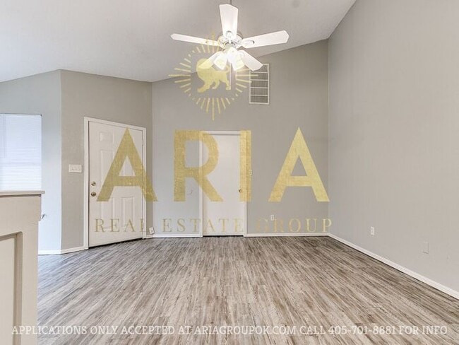 Building Photo - 3 Bed/1.5 Bath Duplex in West Norman! AVAI...