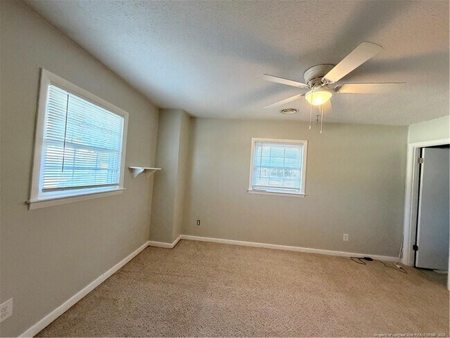 Building Photo - 4946 Pinewood Dr