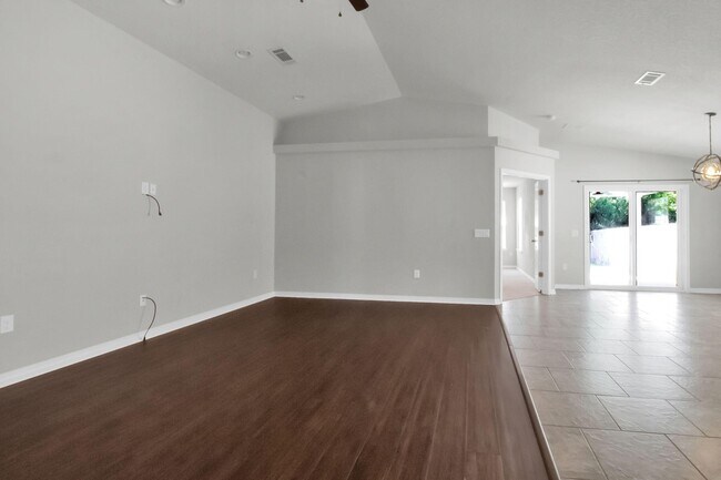 Building Photo - 8402 Island Dr