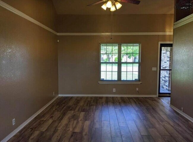 Building Photo - 1204 Lisa Ln