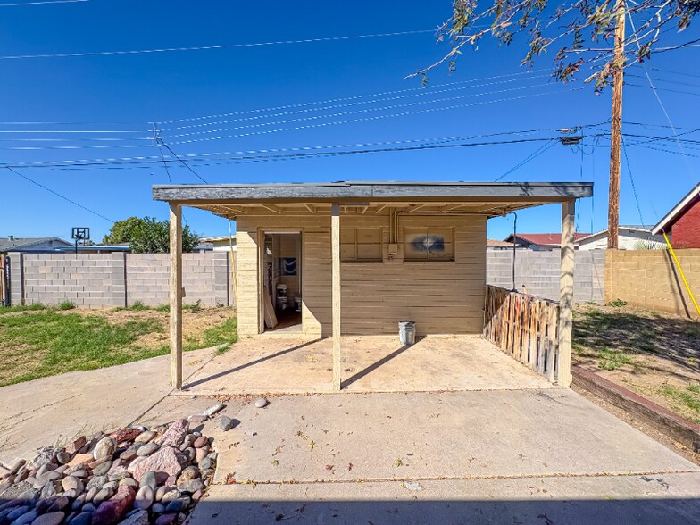 Building Photo - 1530 W 4th Pl