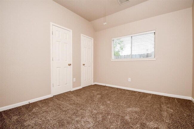 Building Photo - 3715 Crescent Dr