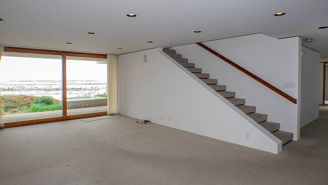 Building Photo - La Playa living with stunning city, ocean ...