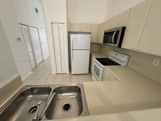 Building Photo - 1568 SE 26th St