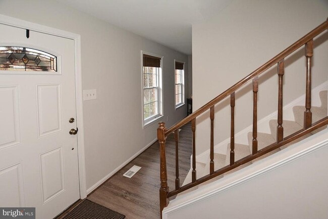 Primary Photo - 8323 Stationhouse Ct