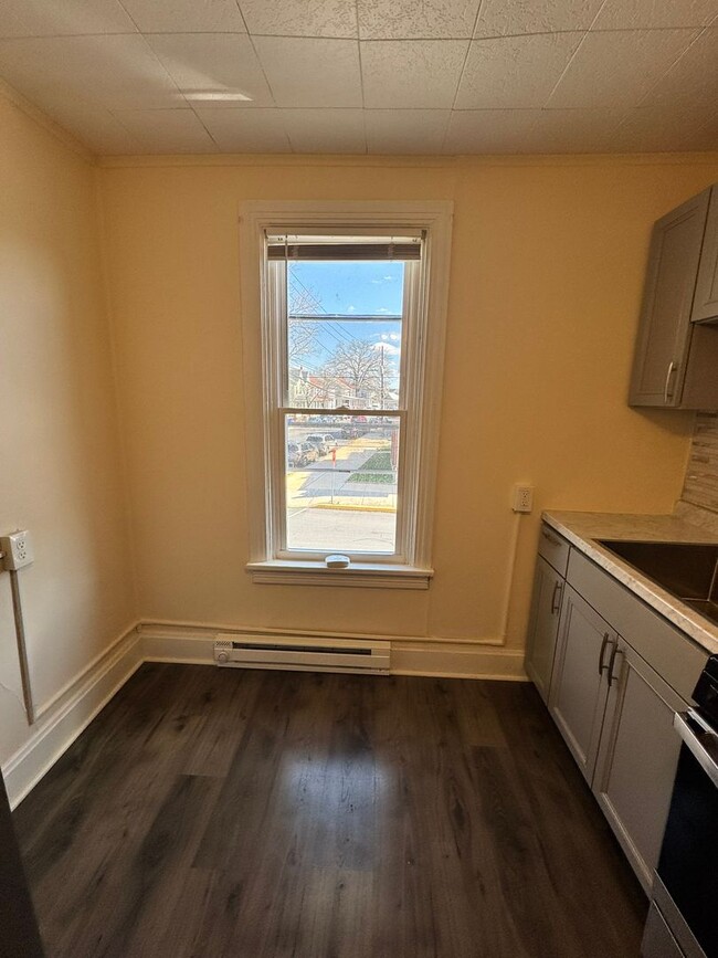 Building Photo - 301 N Catherine St