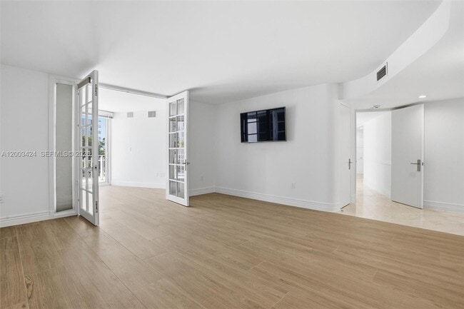 Building Photo - 600 Grapetree Dr