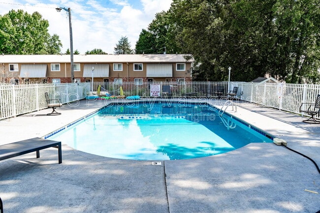 Building Photo - 123 Louella Dr