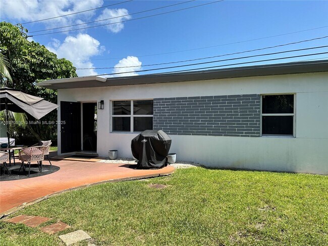 Primary Photo - 910 NE 81st St