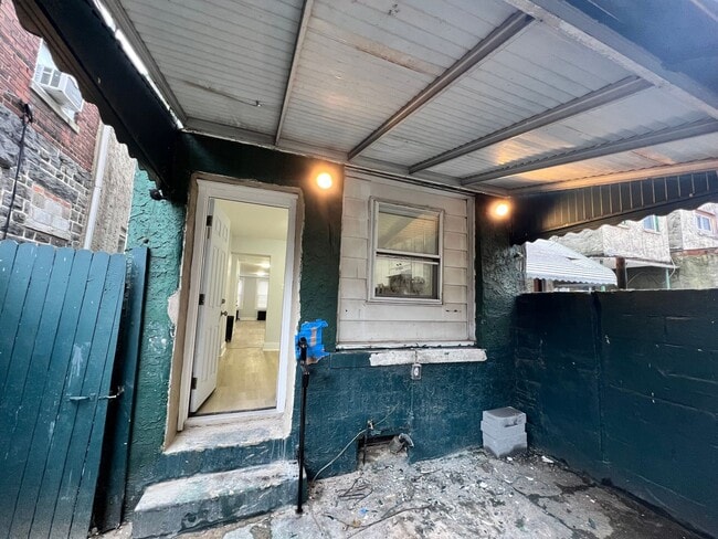 Building Photo - Renovated 3BR/1.5Bth House! Section 8 ONLY!!