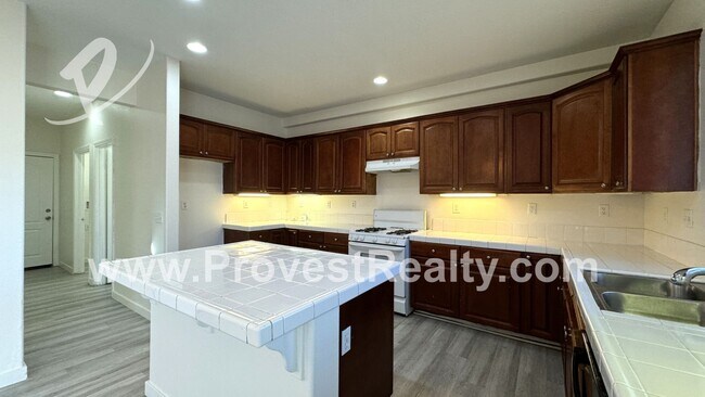 Building Photo - 4 Bed, 2.5 Bath Adelanto Home!!
