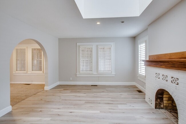 Building Photo - Pre Leasing for fall 2026! 4/2 in Heart of Lubbock!