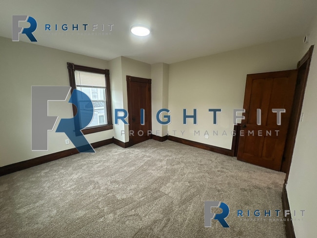 Building Photo - Freshly Renovated Home in Miamisburg