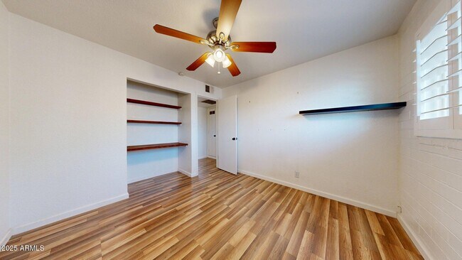 Building Photo - 830 E Orchid Ln