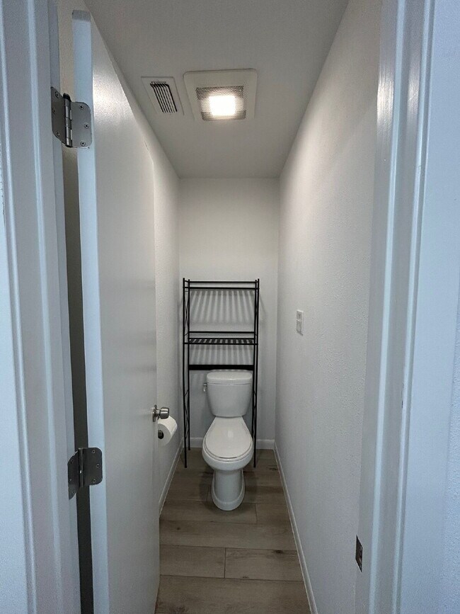 Building Photo - Spacious 5-Bedroom Home Steps from Walnut ...