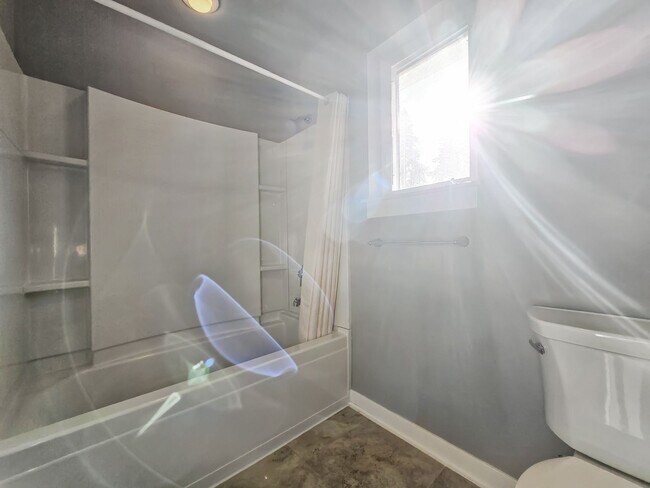 Building Photo - Modern 5-Bedroom Kirkland Home with Solar ...