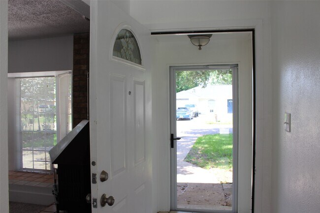 Building Photo - 210 Brigadoon Ln