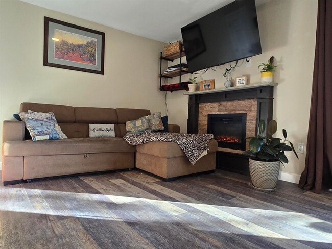Building Photo - Stylish 2-Bedroom Condo in Dover| Utilities Included| Showings Coming Soon!