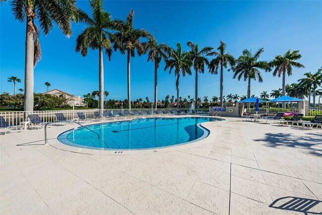 Building Photo - 6020 Bahia Del Mar Cir N
