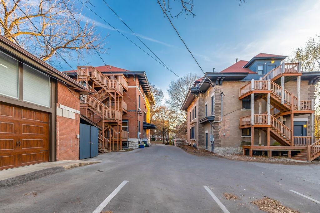 Building Photo - 1206 E Armour Blvd