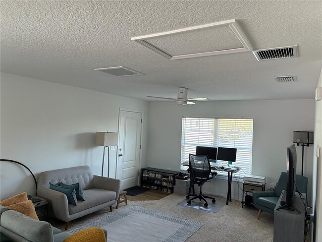 Building Photo - 2651 Bayside Dr S