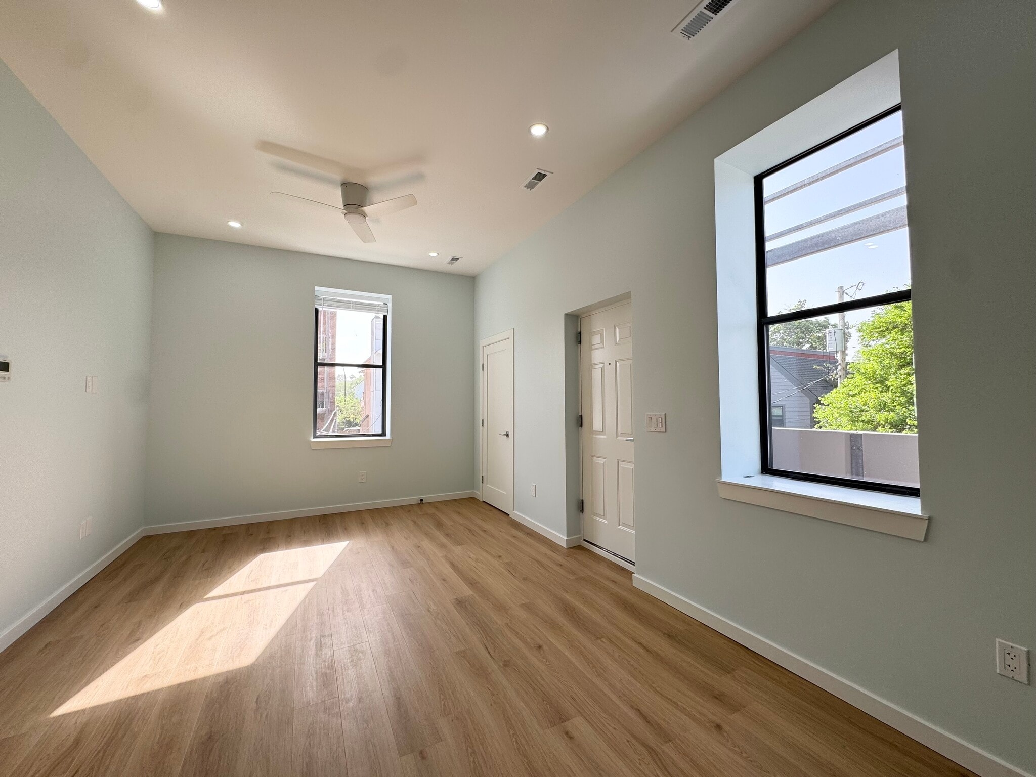 Building Photo - 517 Gillis St