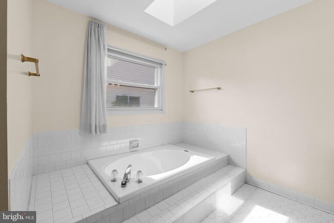 Building Photo - 1130 20th St S