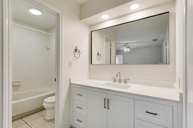Building Photo - 5608 Honey Dew Terrace