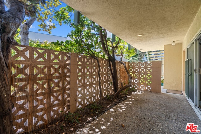 Building Photo - 7712 Pso Del Rey