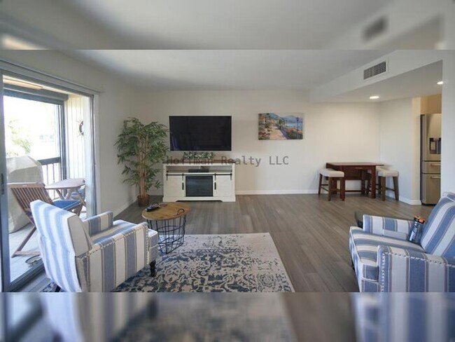Building Photo - Waterfront 2BR Condo with Private Garage and Water Views in Tampa