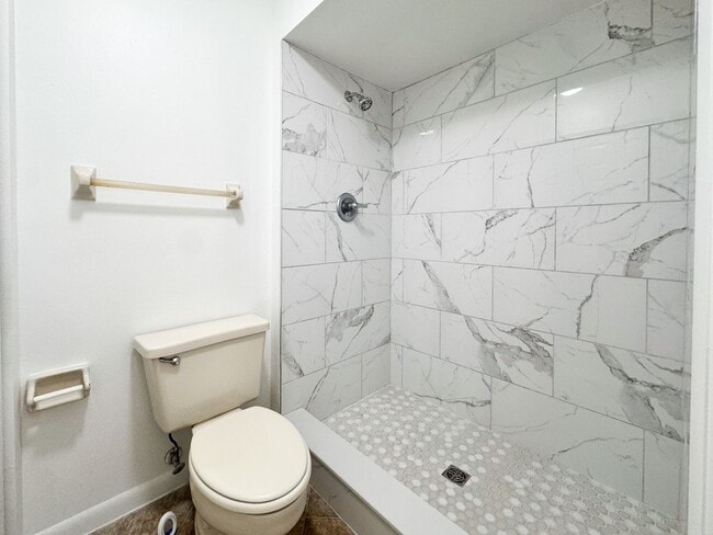 Building Photo - Tamarind - Renovated 2 Bedroom 2 Bath Condominium