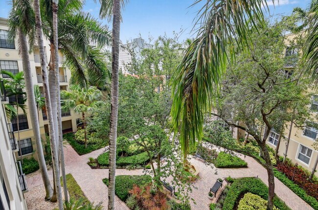 Building Photo - 630 S Sapodilla Ave