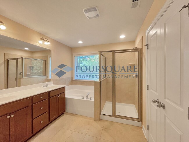 Building Photo - Spacious End-Unit Townhome with 2-Car Garage & Private Patio – Near Beaver Creek & Downtown Apex