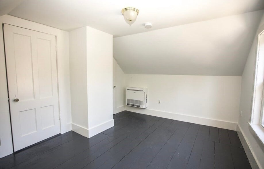 Bedroom 3 - 21 Meadow St