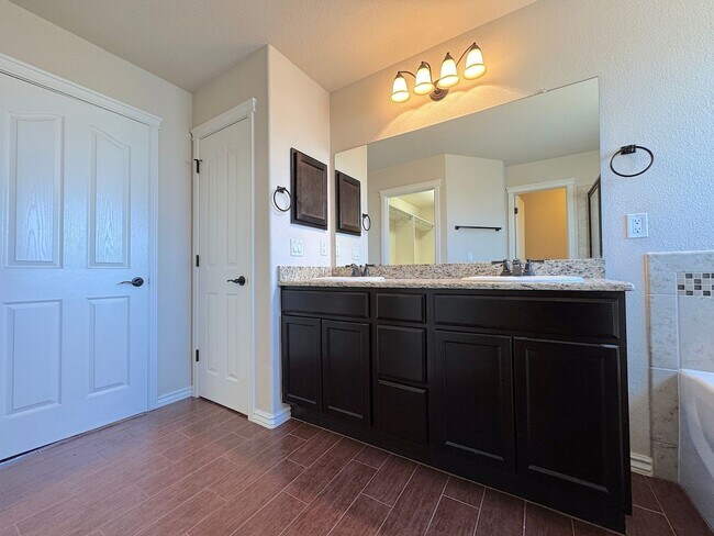 Building Photo - West El Paso 4bed/3bath + office - Refrig ...
