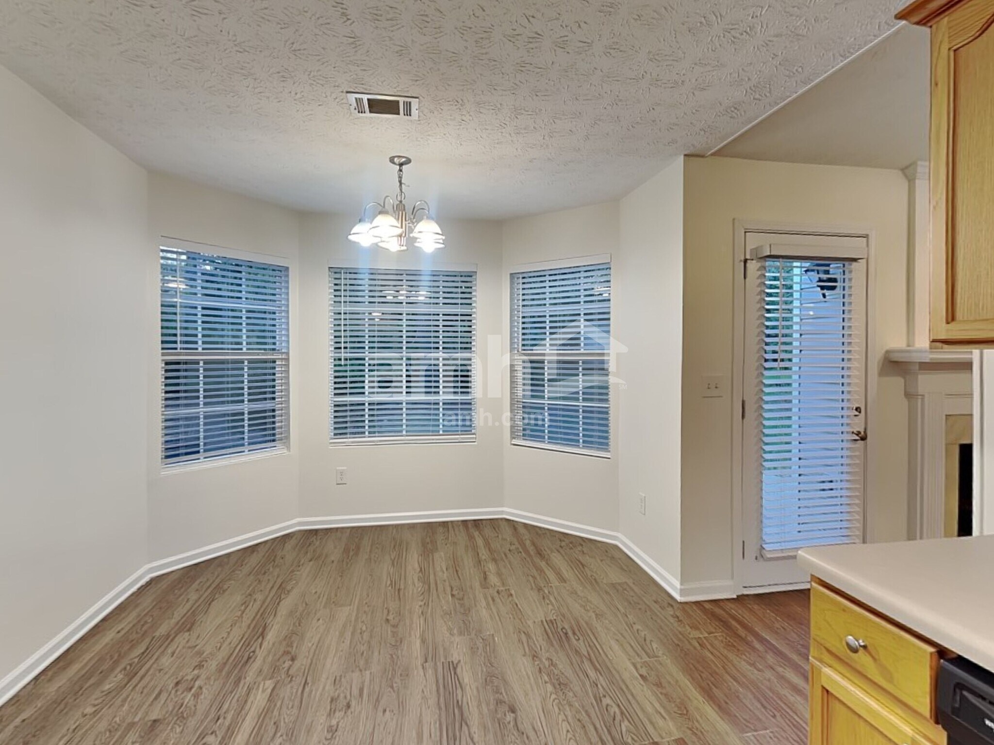 Building Photo - 910 Harbins View Dr