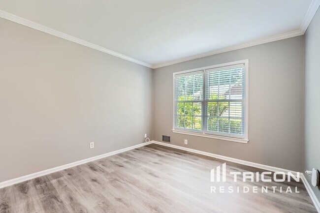 Building Photo - 3020 Royal Creek Way SW