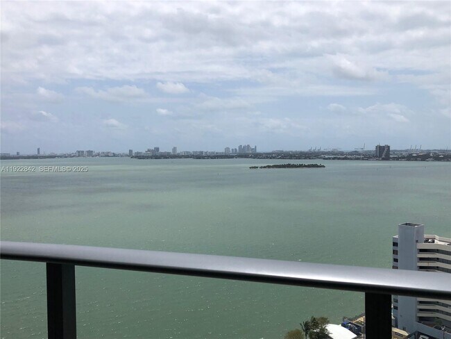 Building Photo - 650 NE 32nd St