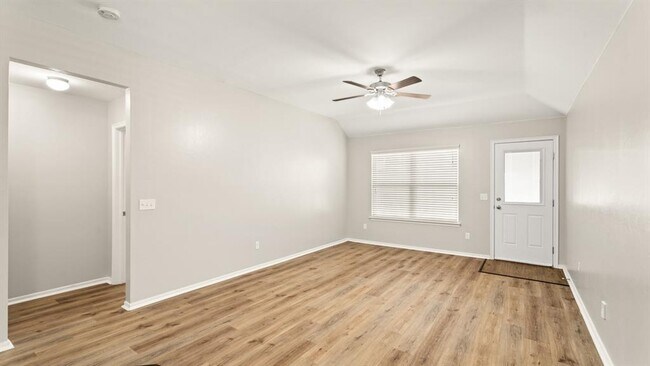 Building Photo - 621 Christian Ln