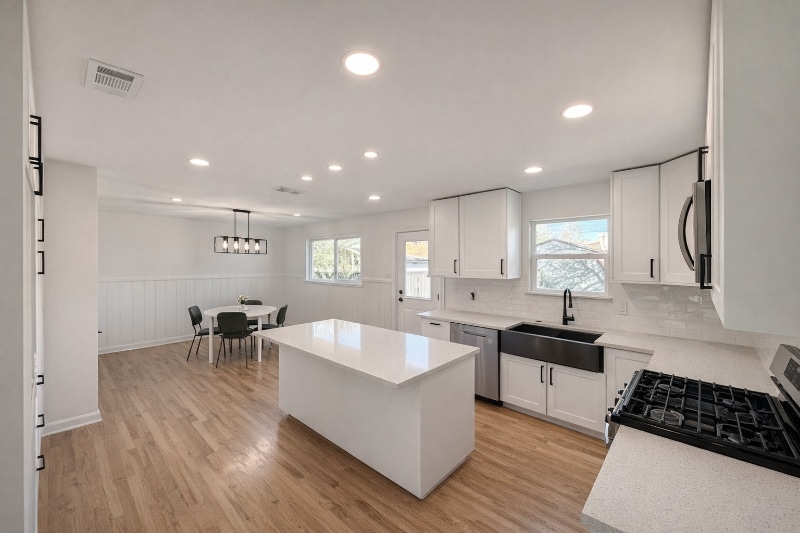 Building Photo - 1009 Noble Ave